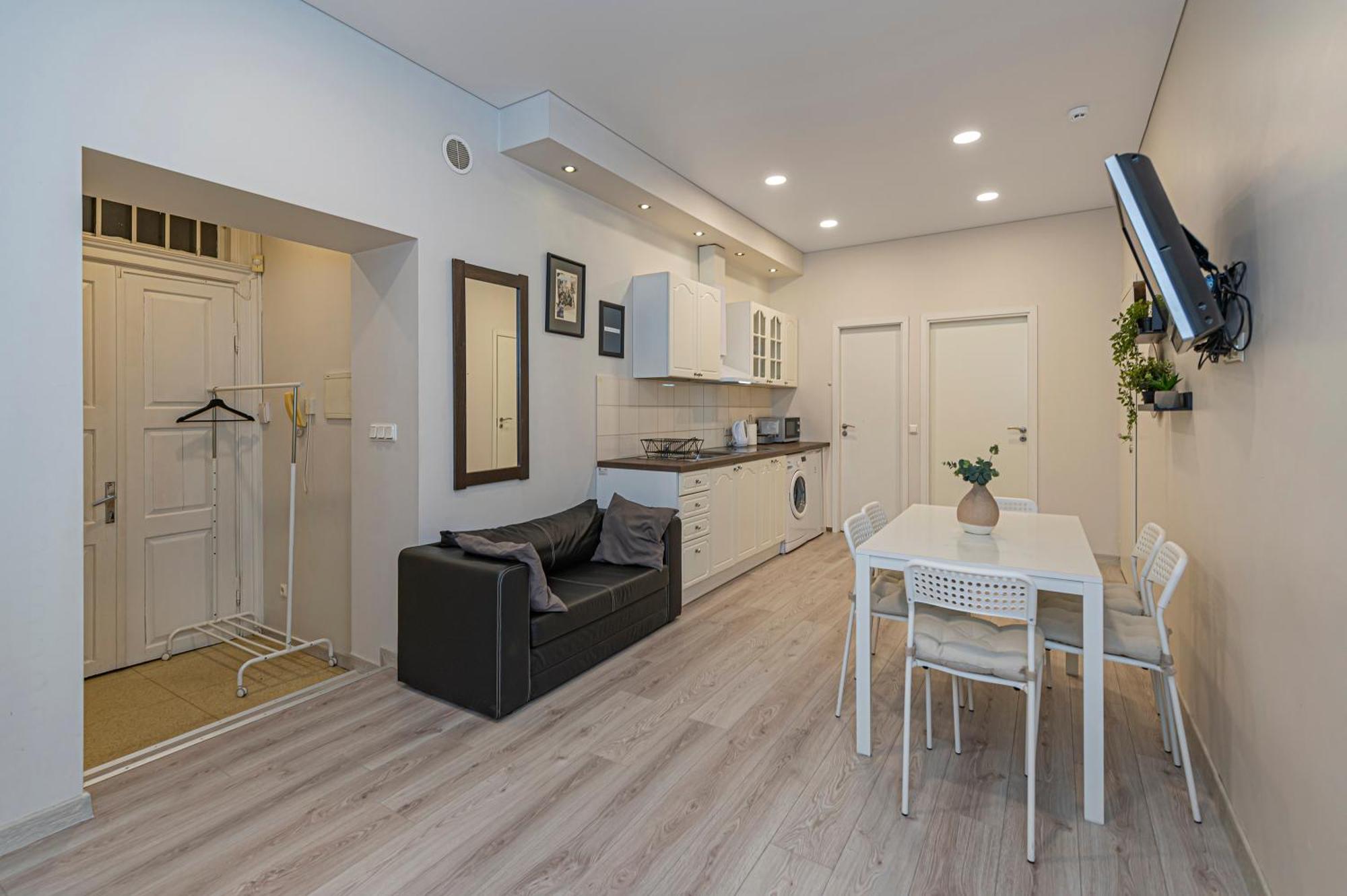 City Centre 3Bd Apartment By Hostlovers Каунас Екстериор снимка